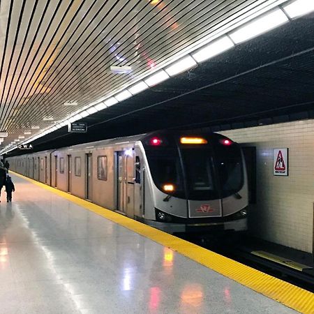 Executive Room In Toronto Next To Yorkdale Shopping Centre Esterno foto