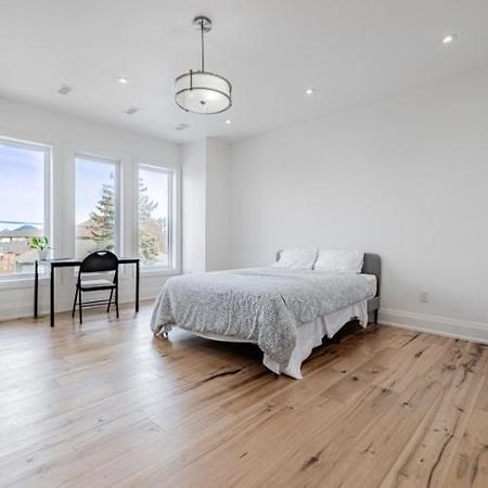 Executive Room In Toronto Next To Yorkdale Shopping Centre Esterno foto