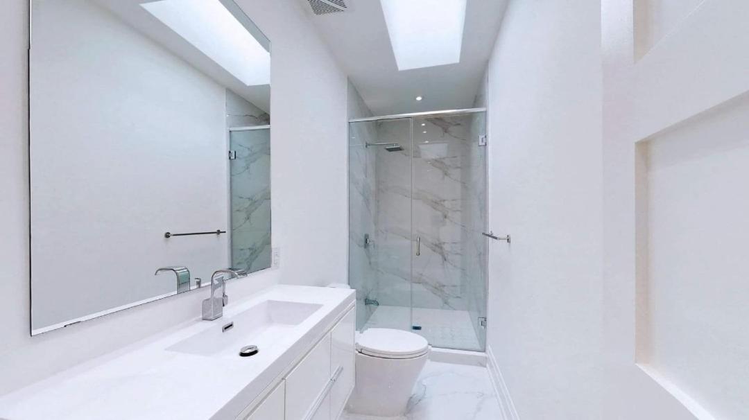 Executive Room In Toronto Next To Yorkdale Shopping Centre Esterno foto