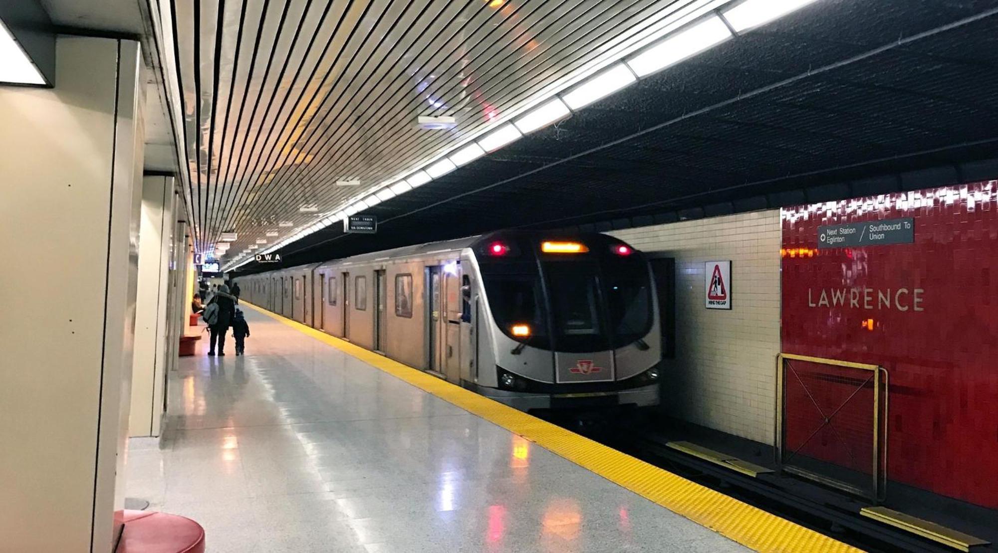 Executive Room In Toronto Next To Yorkdale Shopping Centre Esterno foto